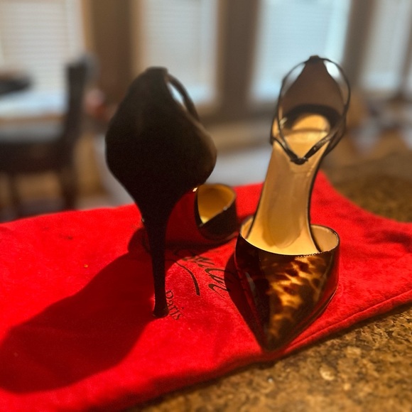 Authentic Louboutin red bottom shoes, black/gold patent leather toe suede back. - Picture 2 of 3
